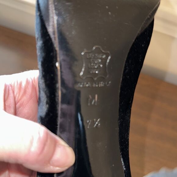 Yves Saint Laurent Suede Heels, Size 7.5 - Picture 12 of 13